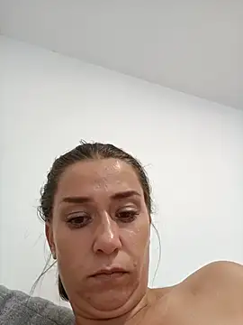Bullhorygirl webcam