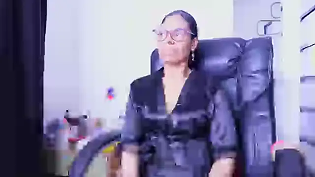 Aries_Mature webcam