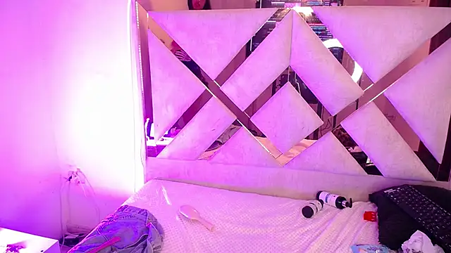 sweetbloomcs live cam on StripChat