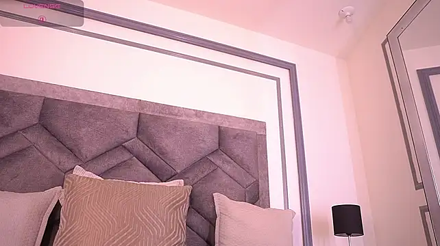 MiaKay1 webcam