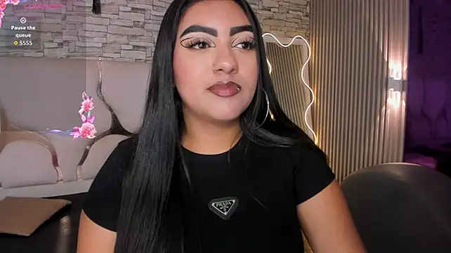 Laulin_tay live cam on StripChat