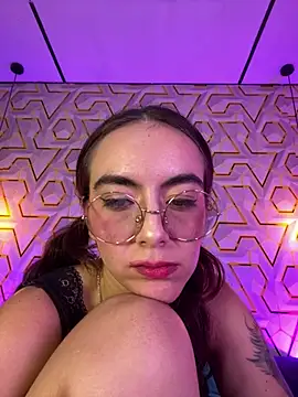MelanyyJhonson15 live cam on StripChat