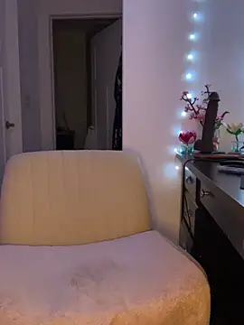 MissFeralFox webcam