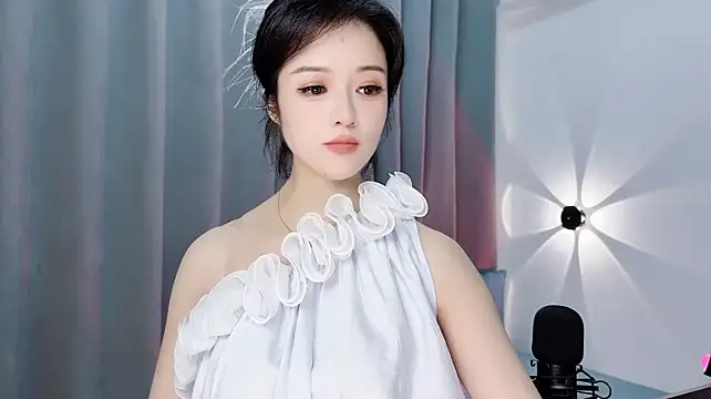 Momo-Wow webcam