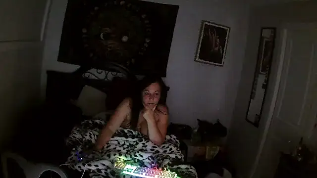 Queenemerald webcam