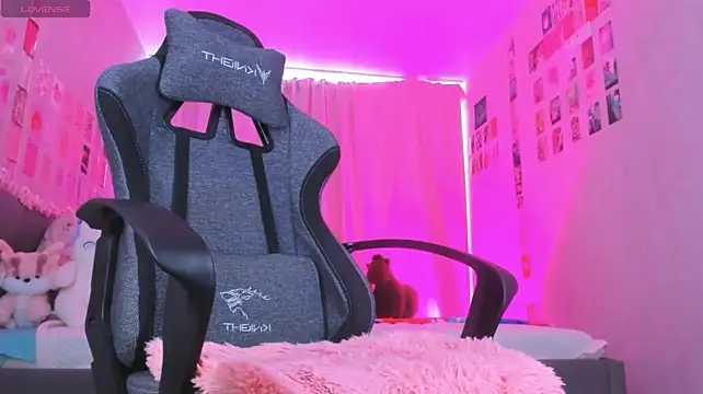 Eva_Harper live cam on StripChat