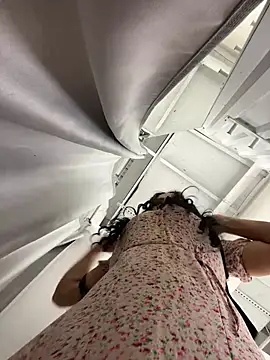 CrazzyChicks live cam on StripChat
