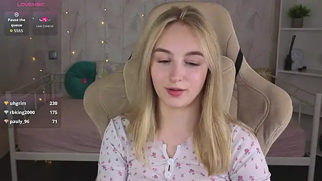 Shy_Polly webcam
