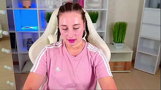NadinnL webcam