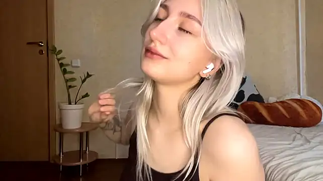 LishaNuding webcam