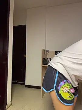 Amelie-RedHoney webcam