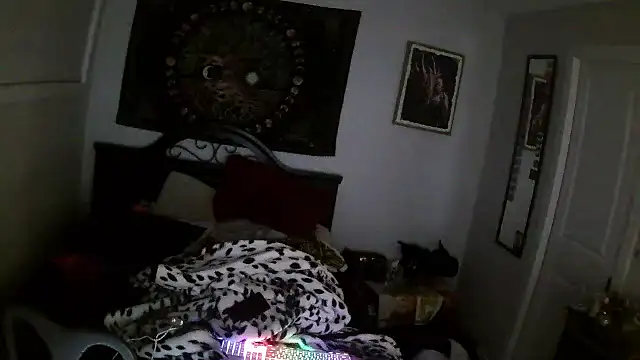 Queenemerald webcam