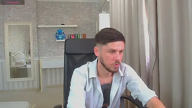 JonahShaw live cam on StripChat