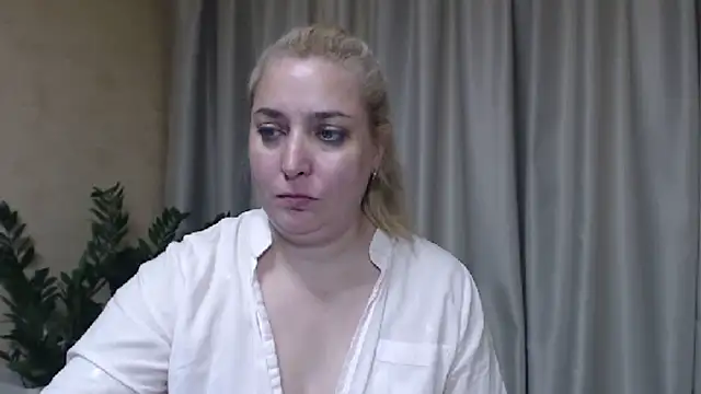 sweetpussy13 webcam