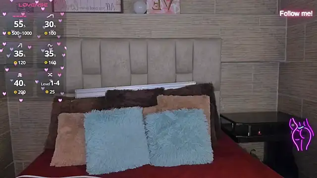 mia_devine_ webcam