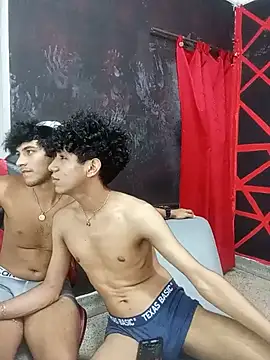 FRIENDS_LATINOS webcam