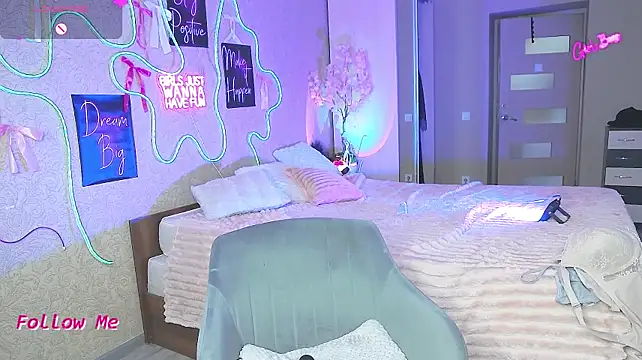 Lillianhot68 live cam on StripChat