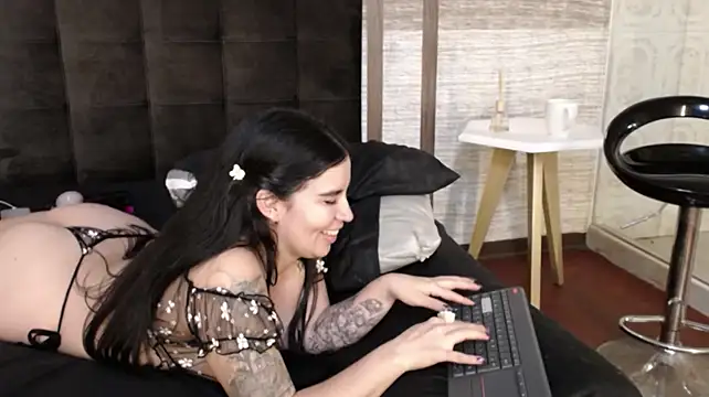 hannah_cross (F young) - medium plug in my ass+ fingering pussy