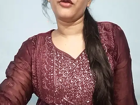Adhiti_1 live cam on StripChat