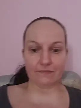 BustyLadyAlma webcam