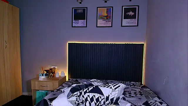 Leo_Savage_ webcam