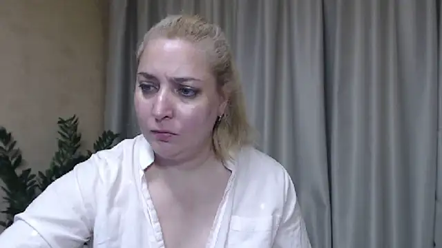 sweetpussy13 webcam