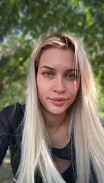 KikiWatson webcam