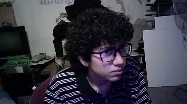 Emv2 live cam on StripChat