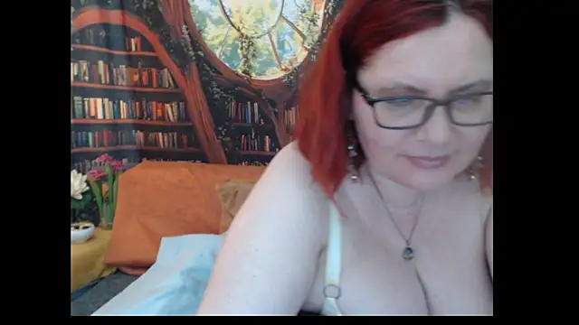 PlayfullMature webcam