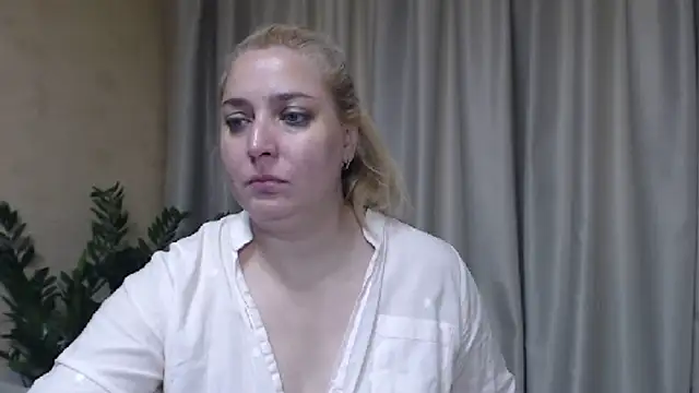 sweetpussy13 webcam