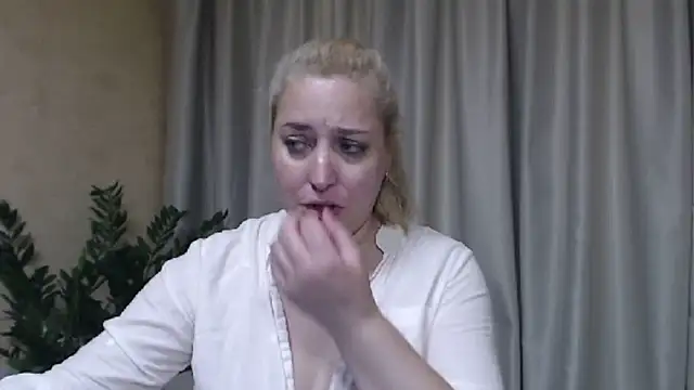 sweetpussy13 webcam