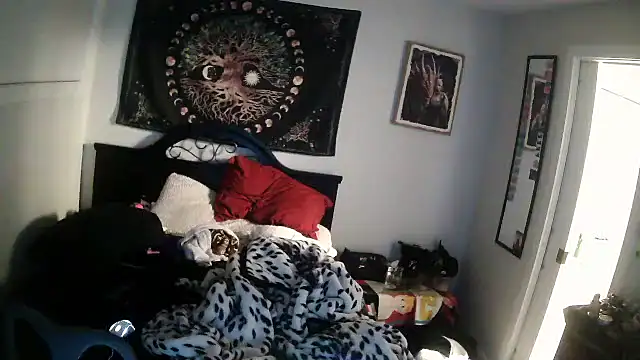 Queenemerald webcam