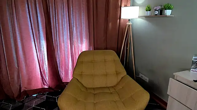 LeyaBloom webcam