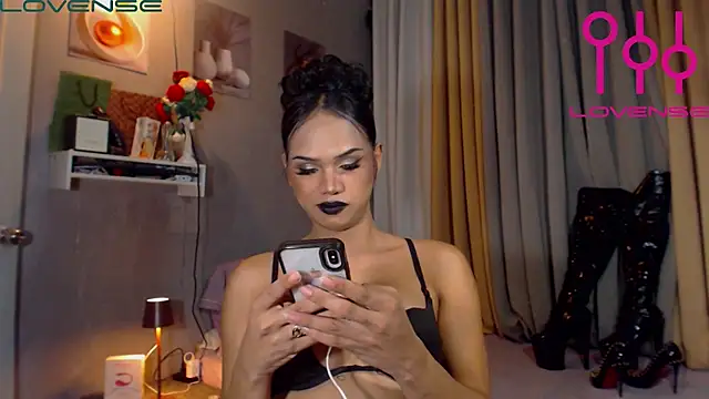 Lexi_ThunderFuck live cam on StripChat