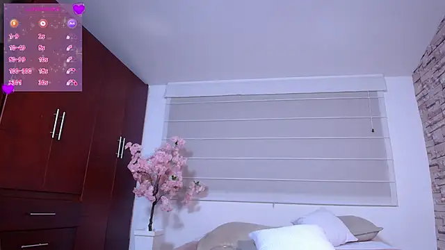 Lucyjoi live cam on StripChat
