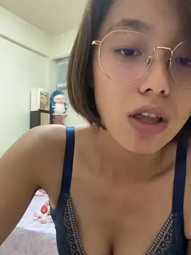 ladypaggy (F young) - 大廳全裸小粉抽插2分鐘