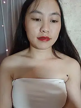 Cherry-squirtt live cam on StripChat