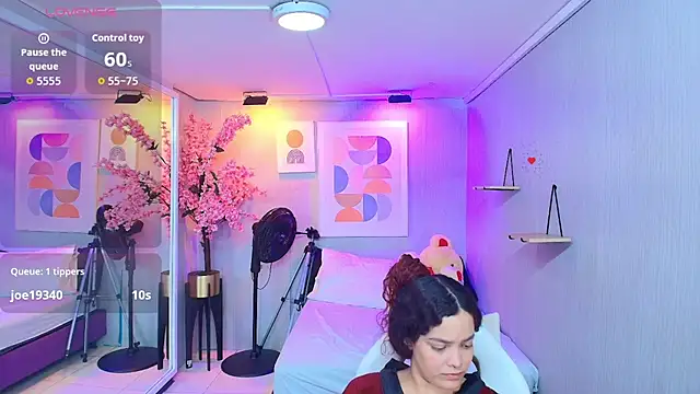 Maggy_t18 live cam on StripChat