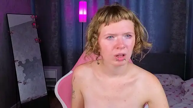VioletDesiree live cam on StripChat