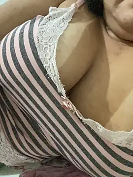 sweetgirll23 webcam