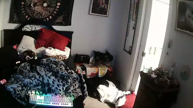 Queenemerald webcam