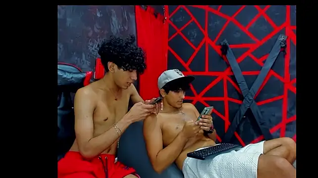 FRIENDS_LATINOS webcam