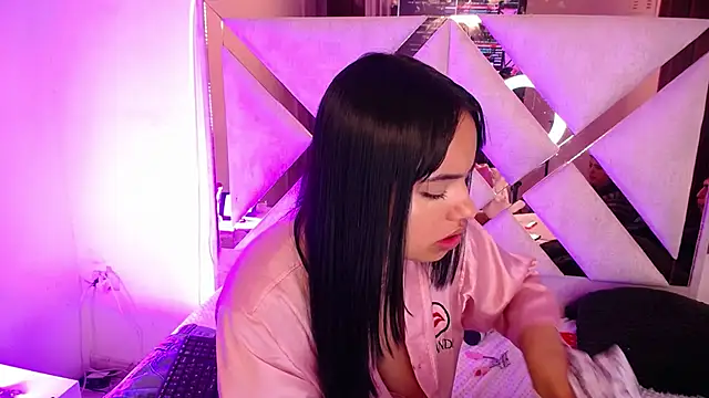 sweetbloomcs live cam on StripChat
