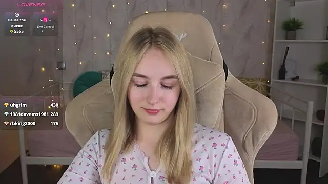 Shy_Polly webcam