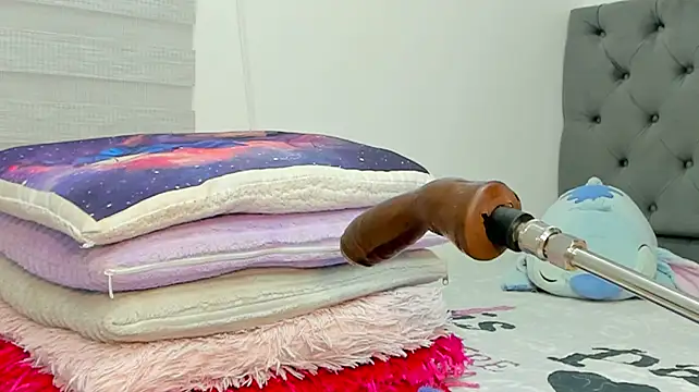 Elizabeth_18_ webcam