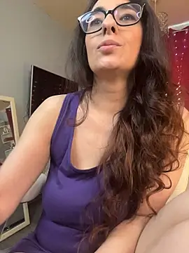 Curvy_bigtitts webcam