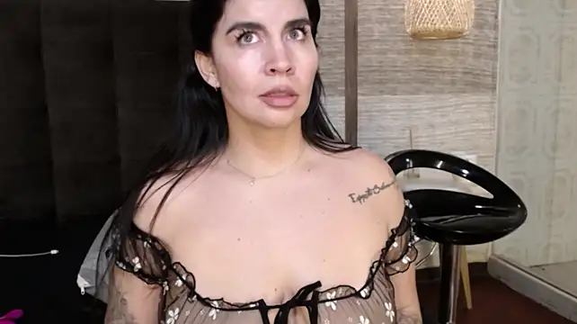 Hannah_Cross webcam
