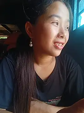 HeresThuy22 webcam