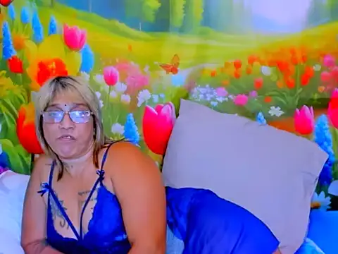 indianroxy webcam