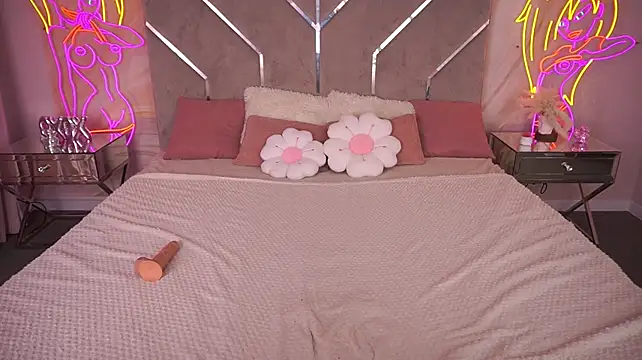 HeavenElle webcam